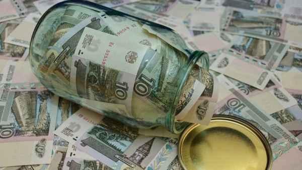 <br />
                    Bloomberg: окрепший рубль стал неприятным сюрпризом для западных банков<br />
                