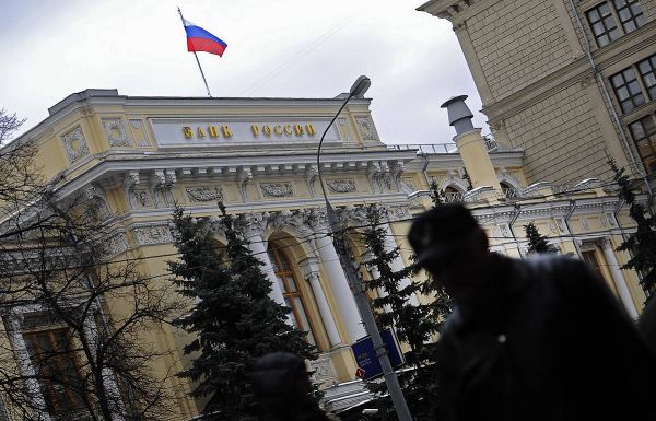 ЦБ предсказал России «более растянутый» спад экономики