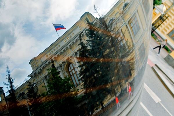 «Глупо и странно все это поддерживать»: ЦБ предложили блокировать переводы от 10 тыс. рублей