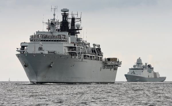 Стало известно о транспортировке британскими военными кораблями российской нефти